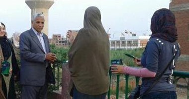 رئيس مدينة القناطر يشارك فى مبادرة لتجميل المدينة