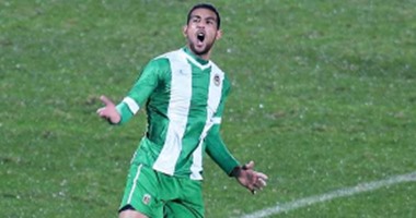 مهاجم مكسيكى يهدد صفقة انتقال كوكا لـ"بنفيكا"