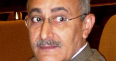 بعد فوزه بـ"التقديرية"سميح شعلان: سأعاون شباب الباحثين ومسئوليتى زادت