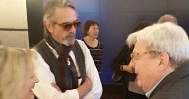 جيرمى أيرونز بصحبه آلان باركر بكواليس فعالياتChamps-Élysées Film Festival