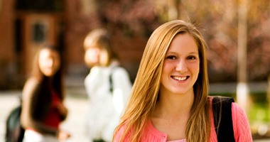 7 نصائح لجمالك فى مرحلة الجامعة.. أهمها خففى المكياج