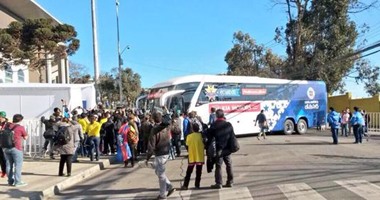 بالصور.. وصول حافلة إكوادور لملعب "إلياس" وسط مساندة جماهيرية