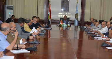 محافظ الأقصر يواصل اجتماعاته لتنشيط السياحة