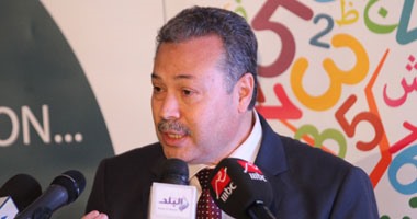 التربية والتعليم بسوهاج تكرم أوائل الثانوية العامة وتمنح تابلت لكل طالب