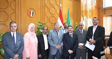 خطة لمكافحة الحشرات الطائرة بالإسماعيلية مع ممثلى وفد الاتحاد العربى