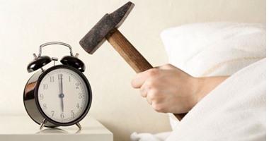 للسيدات.. التقلبات الهرمونية فى سن اليأس تسبب الأرق