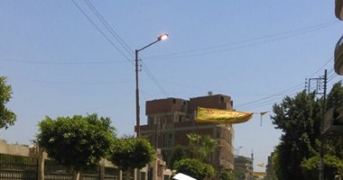 "واتس آب اليوم السابع": إضاءة أعمدة الإنارة فى "عز الضهر" بالمنوفية