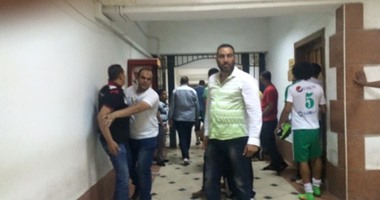 جماهير المصرى تحاول الاعتداء على اللاعبين بعد الهزيمة أمام إنبى