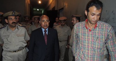 عامل يلقى بنفسه من الدور الرابع خوفا من اكتشاف وجوده عند زوجة صديقه