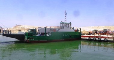 بالصور.. بدء التشغيل التجريبى لمعديتين فى قناة السويس الجديدة.. والقوات المسلحة تؤمن عبورهما.. والمواطنون يهتفون أثناء العبور: "الله اكبر.. يحيا الجيش المصرى".. واستمرار أعمال التكريك بأول أيام رمضان