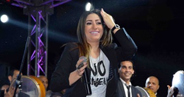 بوسى تحيى افتتاح خيمة "التسعين" بحضور نجوم الفن والمشاهير