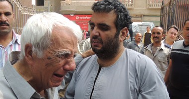بالصور.. دموع والد مهندس منيا القمح المختطف لحظة مشاهدته نجله سالما