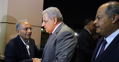 محلب وعمرو موسى وحسن حمدى يشاركون فى عزاء زوجة رفعت السعيد