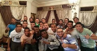 أمير عبد الحميد يجمع لاعبى دجلة على "مأدبة غداء"