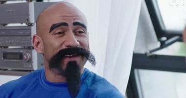 بالفيديو.. مكى يلجأ للسفارة المصرية بتركيا بالحلقة 6 من "الكبير أوى"