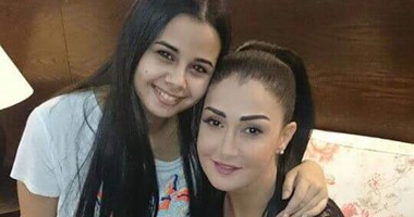 غادة عبد الرزاق تنشر صورة تجمعها مع منة عرفة من كواليس مسلسل "الكابوس"