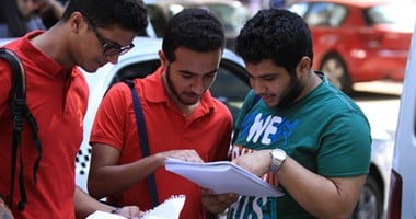 طلاب الثانوية العامة يؤدون اليوم امتحان اللغة الأجنبية الأولى"دور ثانى"