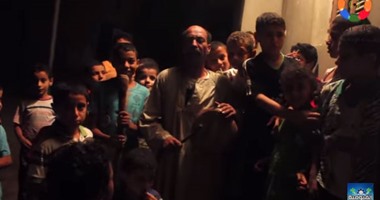 بالفيديو.. المسحراتى.. "الرجل تدب مطرح ما تحب ورمضان كريم"