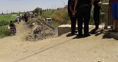 إصابة 7 أشخاص فى حادث انقلاب سيارة أجرة داخل ترعة ببنى سويف