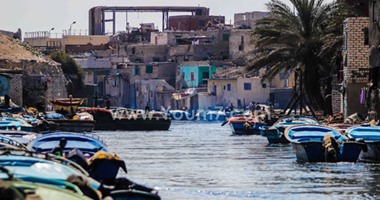 "فنيسيا الغلابة" تعانى الإهمال.. تلوث الصرف الصناعى والزراعى والصحى تسبب فى نقص الثروة السمكية بخليج المكس.. وتهالك المنازل خطر يهدد السكان.. والصيادون يطالبون بمظلة للتأمين الصحى وميناء جديد