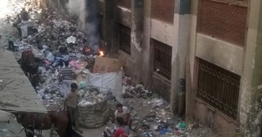 "واتس آب اليوم السابع".. القمامة تحاصر مجمع مدارس بشتيل بالجيزة