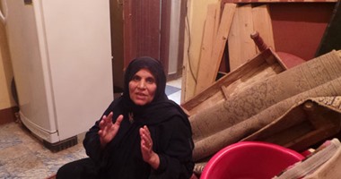 صرخة أم بالشرقية تتمنى الموت لعجزها عن علاج أبنائها.. الحاجة زينب: بعت بيتى ونعيش فى شقة إيجار مع أبنائى الخمسة وابنى الكبير يعولنا ويحتاج لعملية بالعين.. والثانى مدمن ويحتاج 5 آلاف جنيه للعلاج