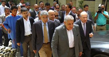 مواطن لـ"محلب": "فلوس التأمين الصحى بتتسرق.. ورئيس الهيئة لازم يمشى"