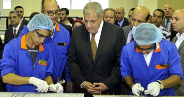 محلب: إنتاج الألواح الشمسية بـ"العربية للتصنيع" يخدم الدولة فى الطاقة 