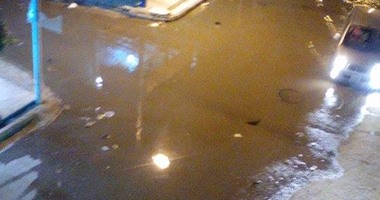 بالصور.. شارع الدقهلية بالإسماعيلية يغرق فى مياه الصرف الصحى