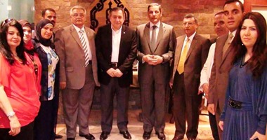 عصام شرف و"جمال الدين" أبرز حضور إفطار "مصر بلدى" بـ"يخت الجيزة"