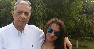 ابنة النائب العام تثير حالة من الحزن والشجن بمرثياتها لوالدها الشهيد.. "مروة بركات" تستشهد بعبارة السيسى على لسان أبيها: "ماحدش هيكون معايا وأنا بتحاسب قدام ربنا".. وتؤكد: أنا بنت البطل