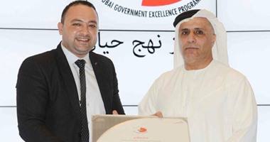 "واتس آب اليوم السابع".. تكريم مصرى مقيم بالخارج من هيئة الطرق بدبى