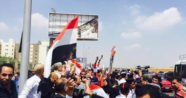 المواطنون يشاركون تشييع جنازة النائب العام ويهتفون "الشهيد حبيب الله"
