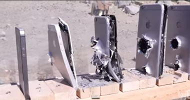 بالفيديو.. شاهد كم هاتف "آى فون" تحتاجه لإيقاف طلقة "كلاشينكوف"