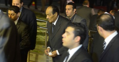 بالصور.. المشير طنطاوى يصل عزاء النائب العام وحمدى بدين يؤدى التحية العسكرية له