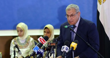 بدء حفل تأبين عبد العزيز حجازى بجامعة النيل بحضور "محلب" و عدلى منصور