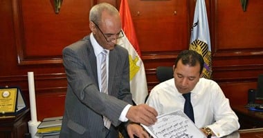 محافظ الأقصر يبحث خطط إستقبال المستثمرين لفتح مناطق صناعية جديدة بالمحافظة