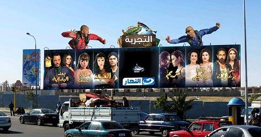 شادى ألفونس وخالد منصور فى صور "مجسمة" على "بنر" النهار