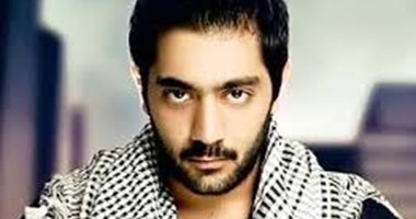 أحمد فلوكس يعود من ألمانيا بعد الاطمئنان على صحة نجله