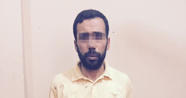 قاتل والدته بدمياط: "أمى وأخواتى ضيعونى وكانوا هيطردونى.. مقتلتهاش ده خلاف عائلى وهينتهى".. أهالى تعرفوا عليه من صورة بـ"فيس بوك" وآثار دماء على قميصه.. ويعترف للأمن ويرشد عن السلاح المستخدم بالجريمة