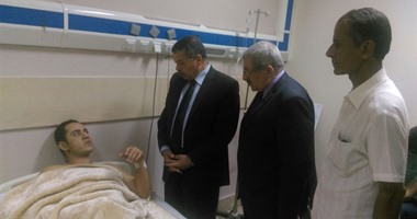 وزير الداخلية يطمئن على حالة الضابط المصاب بعد تفجير سيارته فى حلوان