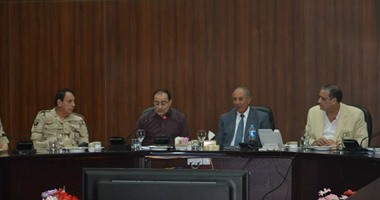 محافظ البحر الأحمر يلتقى وفدا من القوات المسلحة لمناقشة فرص الاستثمار
