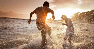 7 أسباب تخليك تروح البحر.. منها بهجة المشى على الرمال.. ومحاربة زرقة المياه للاكتئاب والشيخوخة.. وشمس الشاطئ التى تزودك بفيتامين "د".. والمعادن المضادة لأعراض التهاب المفاصل والروماتويد
