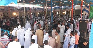 بالصور.. القبائل العربية بسيناء تعلن تأييدها للقوات المسلحة فى الحرب على الإرهاب..نائب رئيس "القومى للقبائل العربية" يقبل أرض سيناء خلال مؤتمر للمجلس..ومحافظ شمال سيناء: القبائل درع الوطن وحراس الحدود