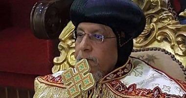 بالصور.. الأنبا بقطر يصلى أول قداس بالوادى الجديد بعد تعيينه أسقفًا لها