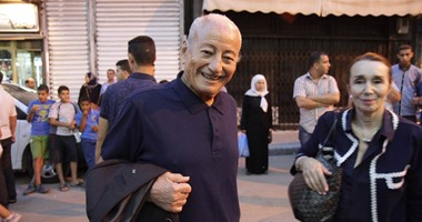 بالصور..عرض فيلم"وقائع سنين الجمر" بحضور المخرج الجزائرى محمد الأخضر حمينا