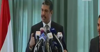 رئيس الوزراء اليمنى يجرى اتصالا هاتفيا بوزير الدفاع السعودى