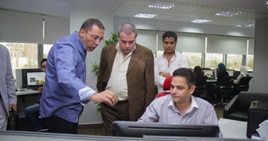 بالصور.. الإعلامى توفيق عكاشة يزور مقر اليوم السابع