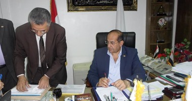 محافظ سوهاج يحيل مدير المواقف للتحقيق بسبب الكافتريات والمقاهى العشوائية