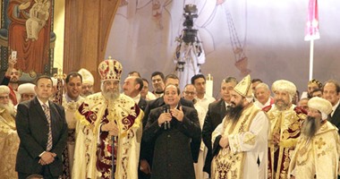 «السيسى والكنيسة» عام من المحبة.. مضى «زمن الأقلية»..الرئيس فاجأ الأقباط بحضور قداس عيد الميلاد.. والبابا تواضروس الثانى: قدم للمسيحيين ما لم يقدمه غيره